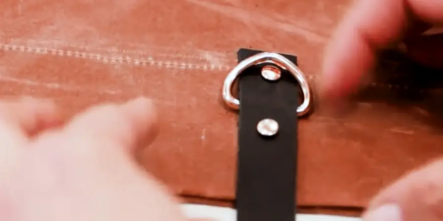 Use of D-ring With Rivet on Purse Straps